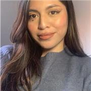 Estudiante universitaria imparte clases de Español